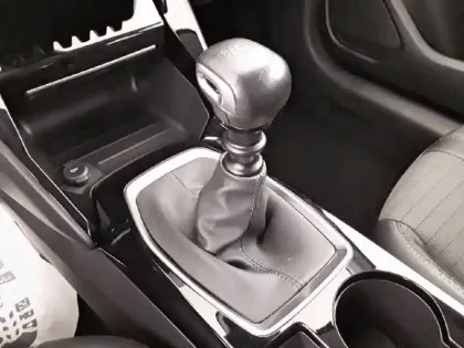 Photo 13 Peugeot 208  PureTech 100 S&S BVM6