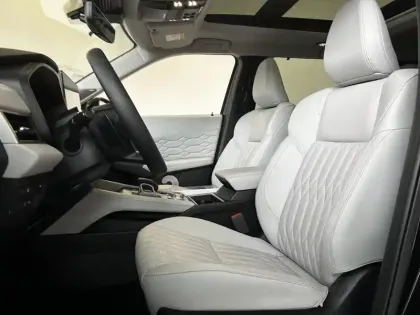 Photo 10 Mitsubishi Outlander  2.4 MIVEC PHEV 306 4WD