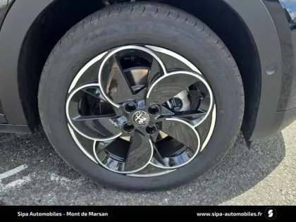 Photo 27 Alfa Romeo Junior  1.2 Ibrida 145 ch eDCT6