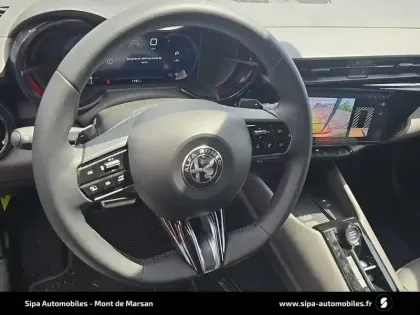 Photo 10 Alfa Romeo Junior  1.2 Ibrida 145 ch eDCT6