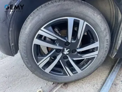 Photo 46 Peugeot 208  PureTech 100 S&S EAT8