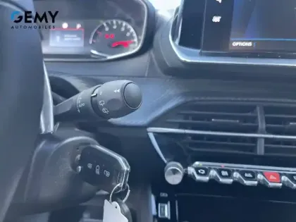 Photo 34 Peugeot 208  PureTech 100 S&S EAT8