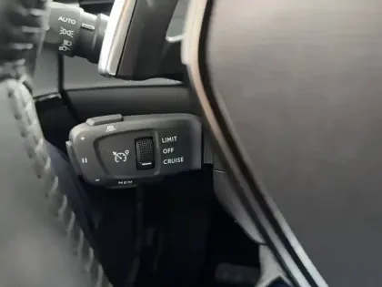 Photo 21 Peugeot 208  Hybrid 100 e-DCS6