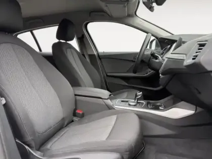 Photo 14 BMW Serie 1 Série 1 116iA 109ch Business Design DKG7