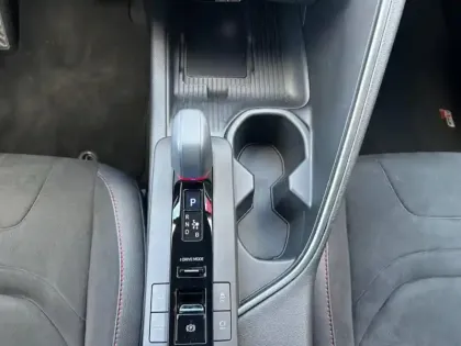 Photo 14 Toyota C-HR  2.0 Hybride Rechargeable 225ch Collection MY25