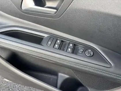 Photo 19 Peugeot 3008  BlueHDi 130ch S&S EAT8 Allure Pack