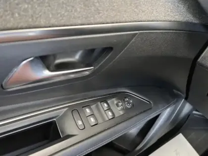 Photo 14 Peugeot 3008  1.2 PureTech 130ch S&S Allure Business