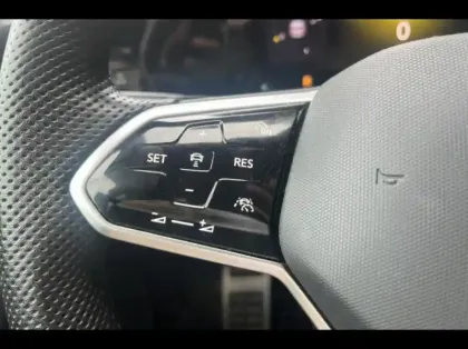 Photo 14 Volkswagen Golf  1.5 eTSI OPF 150ch R-Line DSG7