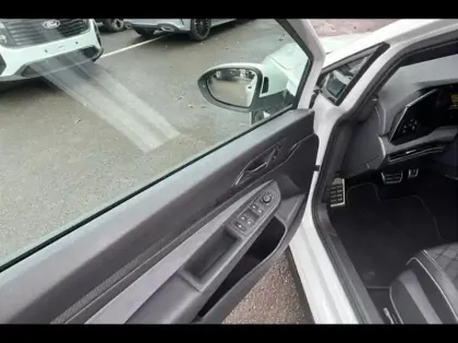 Photo 13 Volkswagen Golf  1.5 eTSI OPF 150ch R-Line DSG7