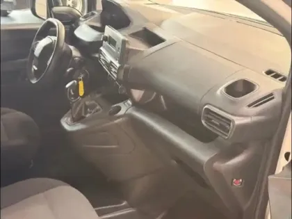 Photo 14 Peugeot Partner  Standard 650kg BlueHDi 75ch Premium 4cv (9582?ht)