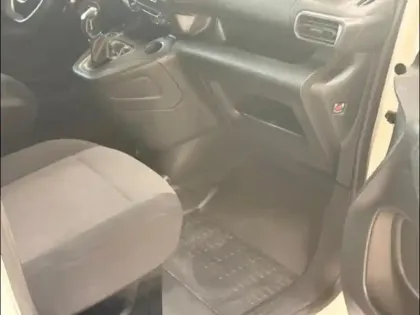 Photo 13 Peugeot Partner  Standard 650kg BlueHDi 75ch Premium 4cv (9582?ht)