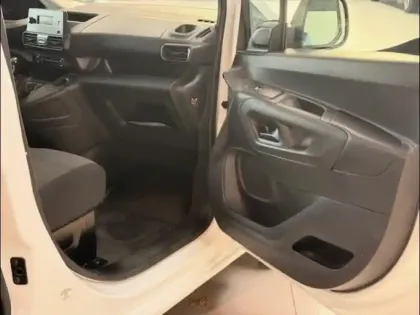 Photo 12 Peugeot Partner  Standard 650kg BlueHDi 75ch Premium 4cv (9582?ht)