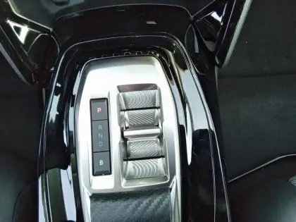 Photo 8 Peugeot 208  Electrique 50 kWh 136ch