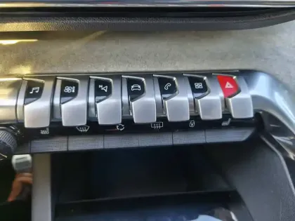 Photo 20 Peugeot 5008  PureTech 130ch S&S BVM6