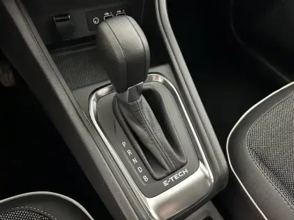 Photo 10 Renault Captur  E-Tech full hybrid 145 ch
