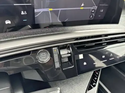 Photo 33 Peugeot 3008  Hybrid 145 e-DCS6