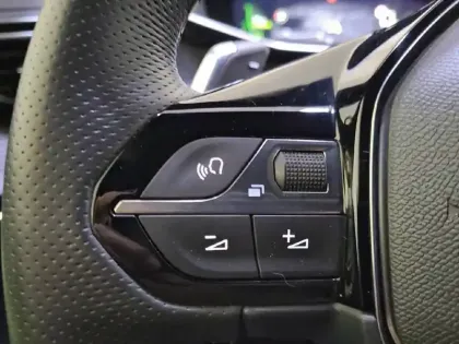 Photo 27 Peugeot 208  PureTech 100 S&S EAT8