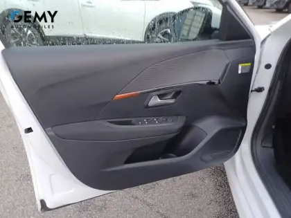 Photo 33 Peugeot 208  Electrique 50 kWh 136ch