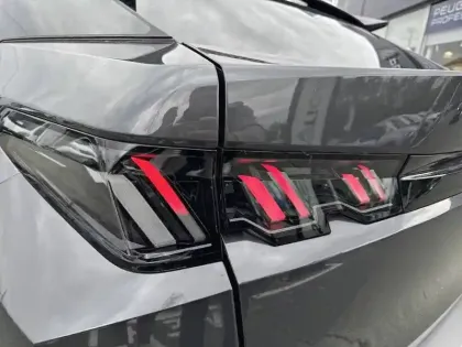 Photo 13 Peugeot 3008  Hybrid 145 e-DCS6