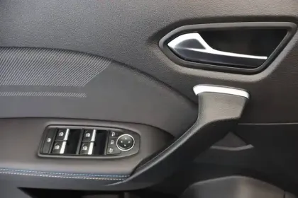 Photo 62 Renault Captur  E-Tech full hybrid 145 ch