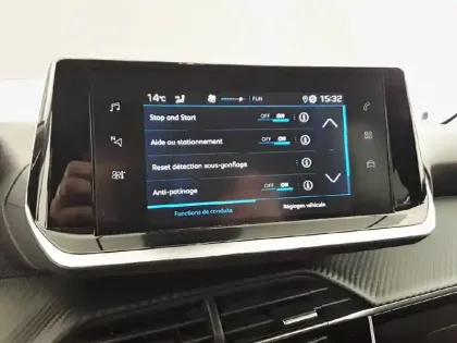 Photo 39 Peugeot 208  PureTech 100 S&S BVM6