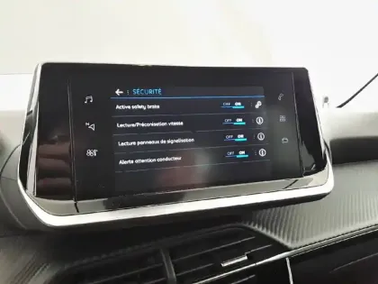 Photo 41 Peugeot 208  PureTech 100 S&S BVM6