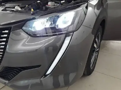 Photo 36 Peugeot 208  PureTech 100 S&S BVM6