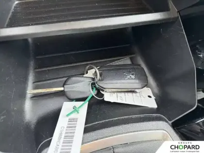 Photo 20 Peugeot 2008  PureTech 100 S&S BVM6