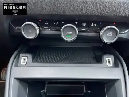 Photo 23 Citroën C4 e- 136 ch Automatique