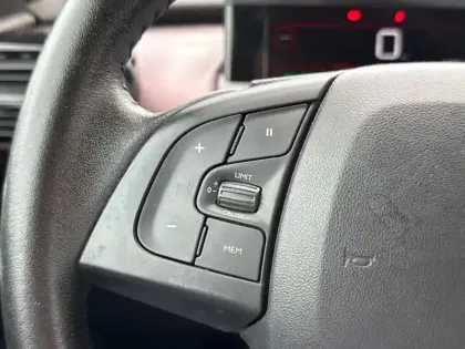 Photo 17 Citroën C4 Cactus  PureTech 110 S&S BVM6