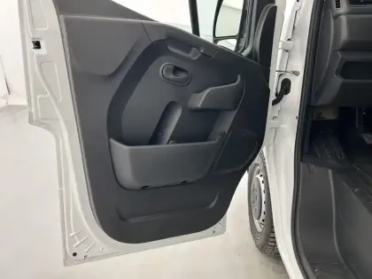 Photo 47 Renault Master  FGN TRAC F3500 L2H2 BLUE DCI 135