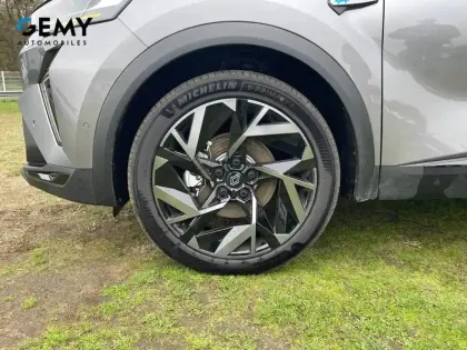 Photo 10 Renault Captur  E-Tech full hybrid 160 ch