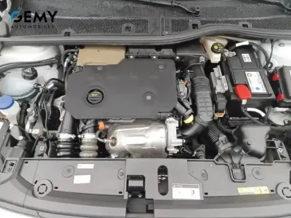 Photo 33 Peugeot 208  BlueHDi 100 S&S BVM6