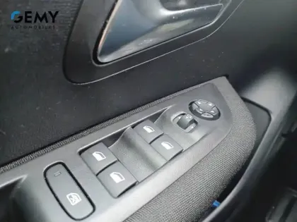 Photo 64 Peugeot 208  BlueHDi 100 S&S BVM6