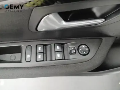 Photo 31 Peugeot 208  Electrique 50 kWh 136ch