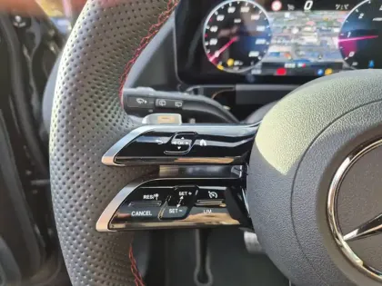 Photo 16 Mercedes GLA  200 d 8G-DCT