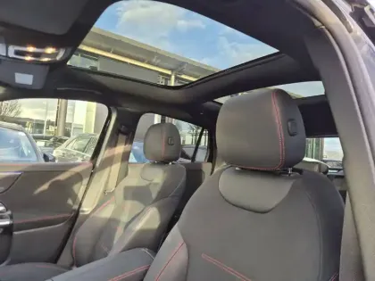 Photo 13 Mercedes GLA  200 d 8G-DCT