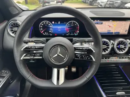 Photo 33 Mercedes GLB  200 d 8G-DCT