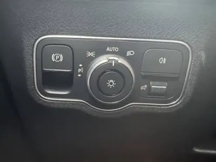 Photo 52 Mercedes GLB  200 d 8G-DCT