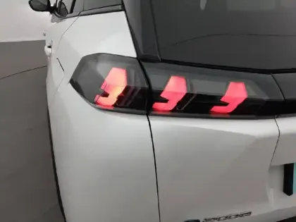 Photo 16 Peugeot 2008  Electrique 136 ch