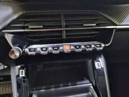 Photo 24 Peugeot 2008  PureTech 130 S&S EAT8