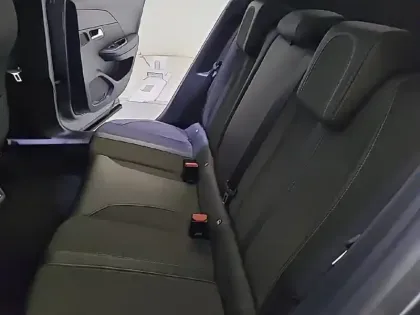 Photo 11 Peugeot 2008  PureTech 130 S&S EAT8