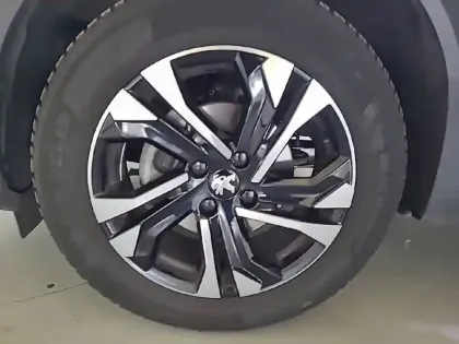 Photo 12 Peugeot 2008  PureTech 130 S&S EAT8