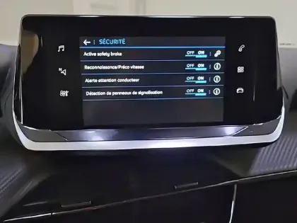 Photo 21 Peugeot 2008  PureTech 130 S&S EAT8