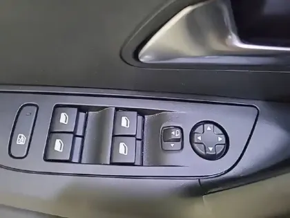 Photo 29 Peugeot 2008  PureTech 130 S&S EAT8