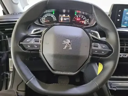 Photo 8 Peugeot 2008  PureTech 130 S&S EAT8