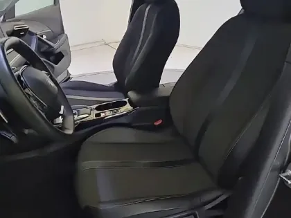 Photo 10 Peugeot 2008  PureTech 130 S&S EAT8