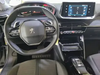 Photo 7 Peugeot 2008  PureTech 130 S&S EAT8