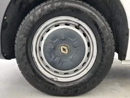 Photo 31 Renault Master  BENNE TRACTION 3T5 L2 DCI 135