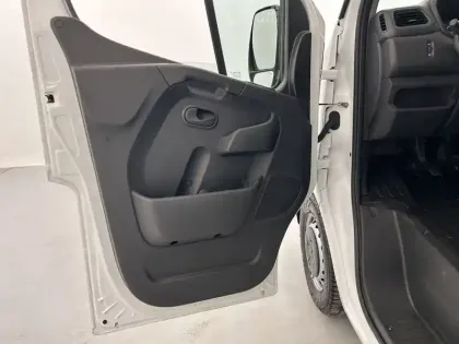 Photo 39 Renault Master  BENNE TRACTION 3T5 L2 DCI 135